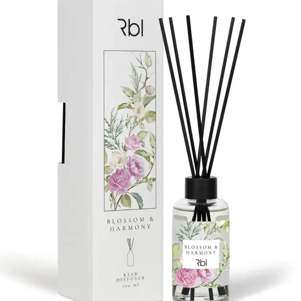 Rebul Blossom & Harmony Çubuklu Oda Kokusu 100 ml hindistan cevizi armut menekşe sümbülteber gardenya ylang ylang sandal ağacı ve misk notalı oda koku